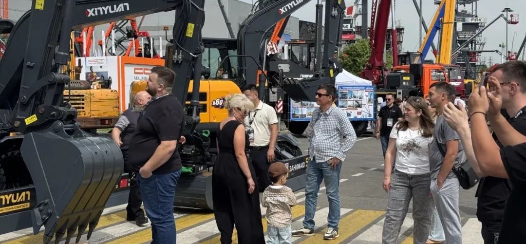 Xinyuan Heavy Industry Memukau di CTT Expo 2025 dengan Ekskavator Roda Inovatif